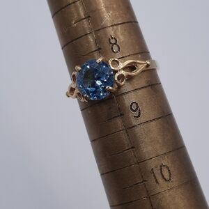 10kt yellow gold sky blue topaz ring